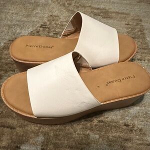 Pierre Dumas size 6 slip on wedge